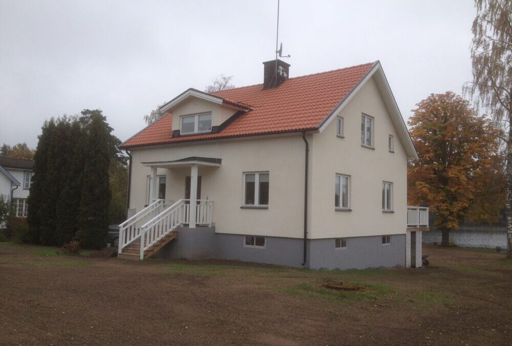 Putsat hus i Stensjön